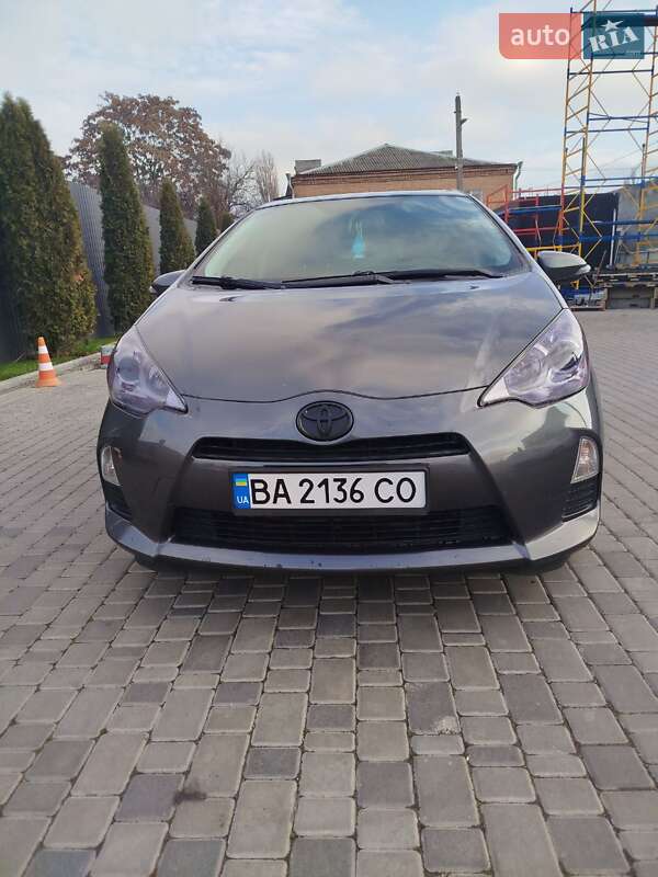 Хэтчбек Toyota Prius C 2014 в Кропивницком