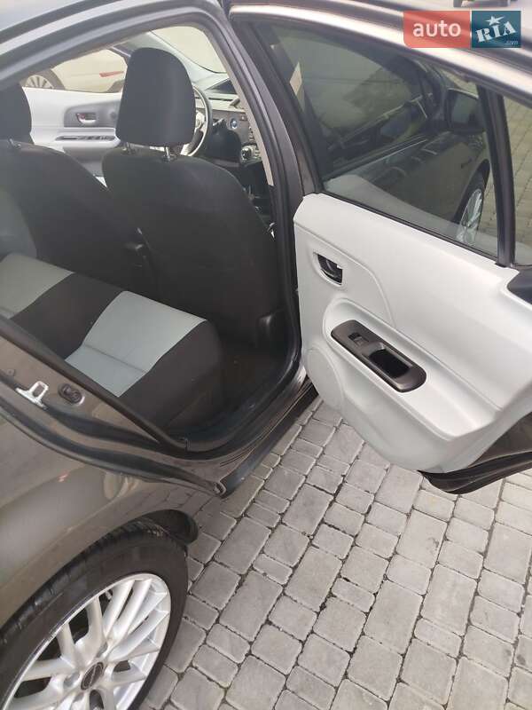 Хэтчбек Toyota Prius C 2014 в Кропивницком