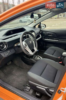 Хетчбек Toyota Prius C 2015 в Києві