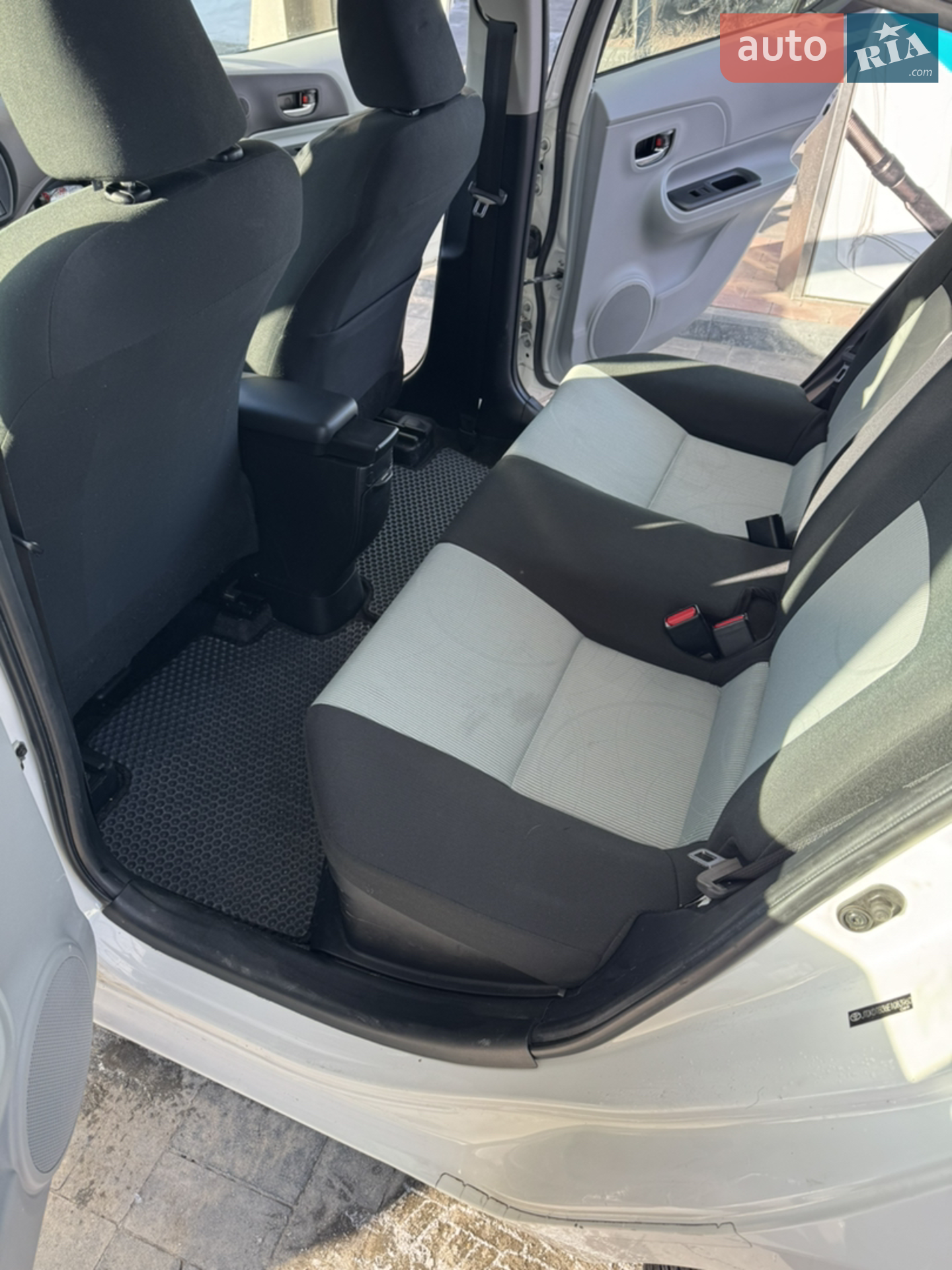 2014 Toyota Prius c - мініатюра 6