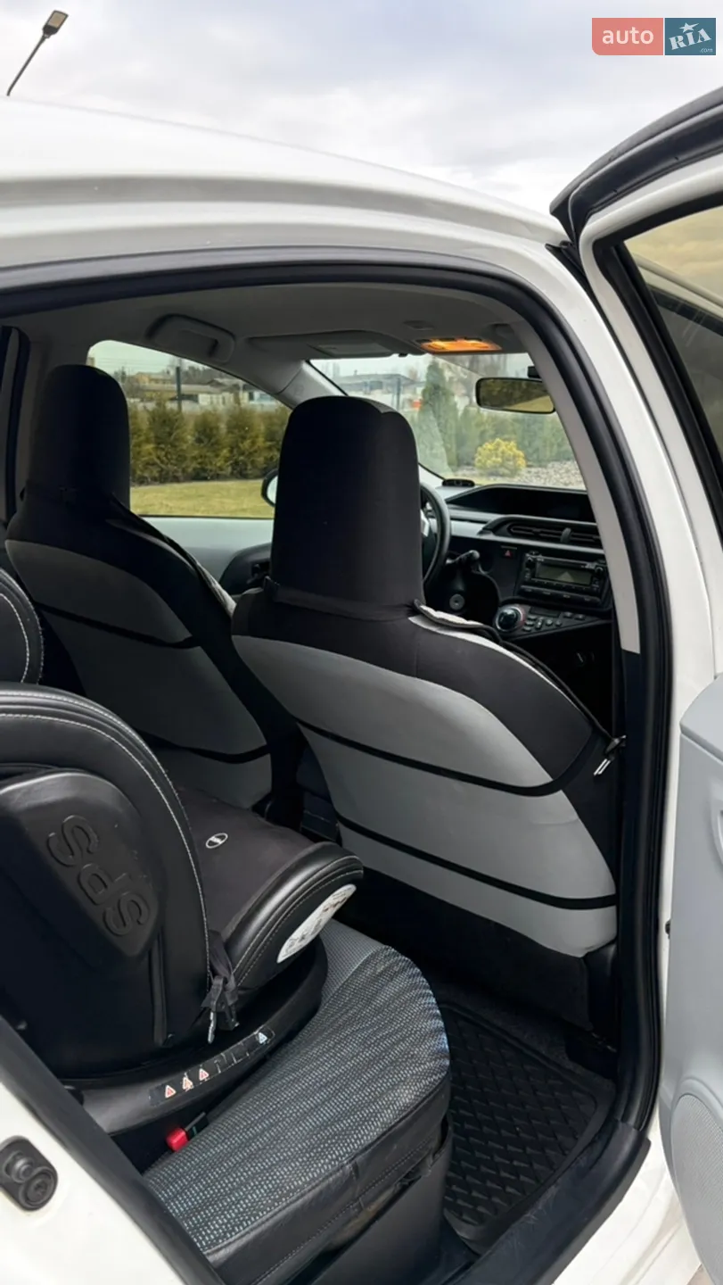 2013 Toyota Prius c - мініатюра 12