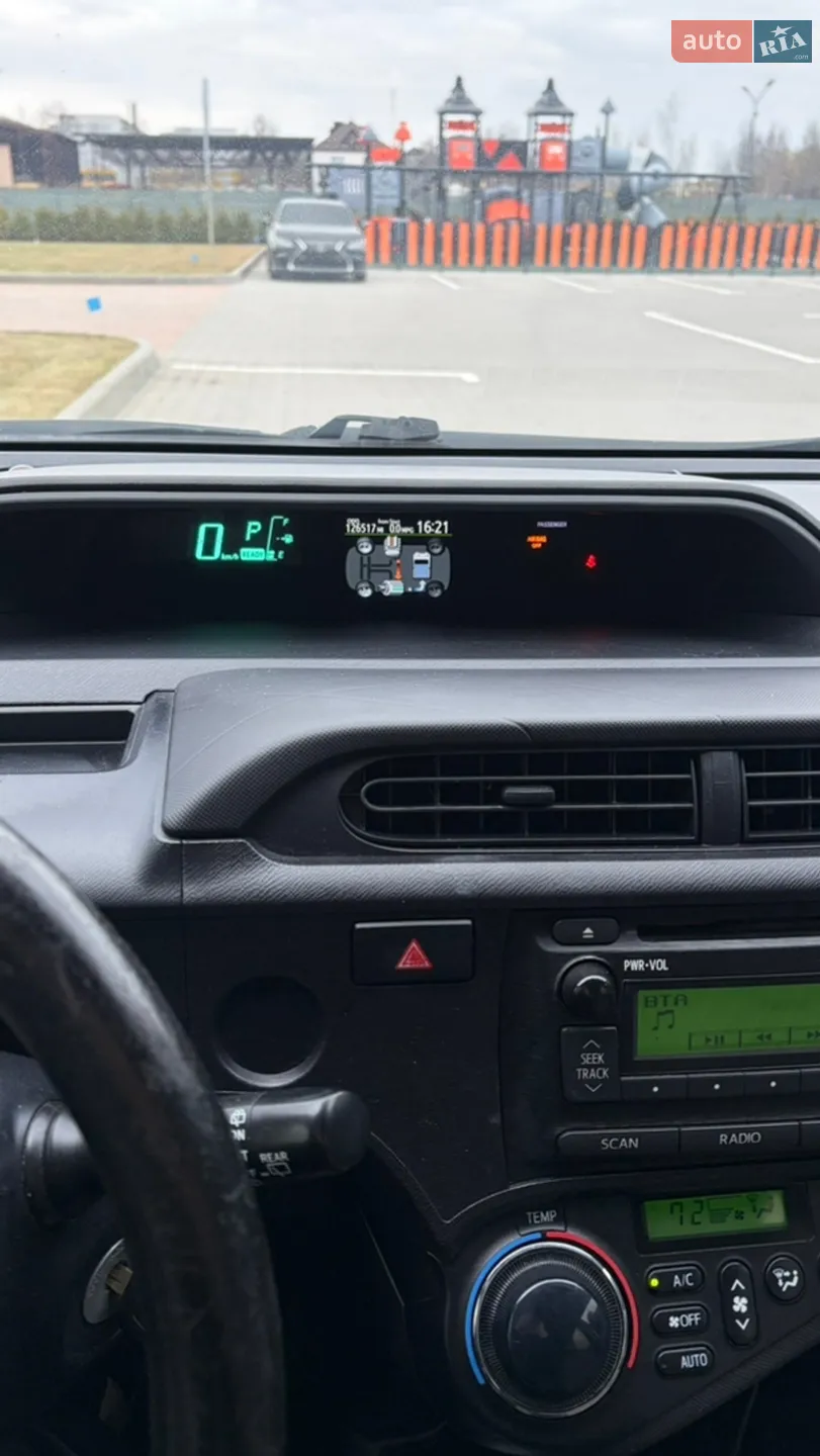 2013 Toyota Prius c - мініатюра 17