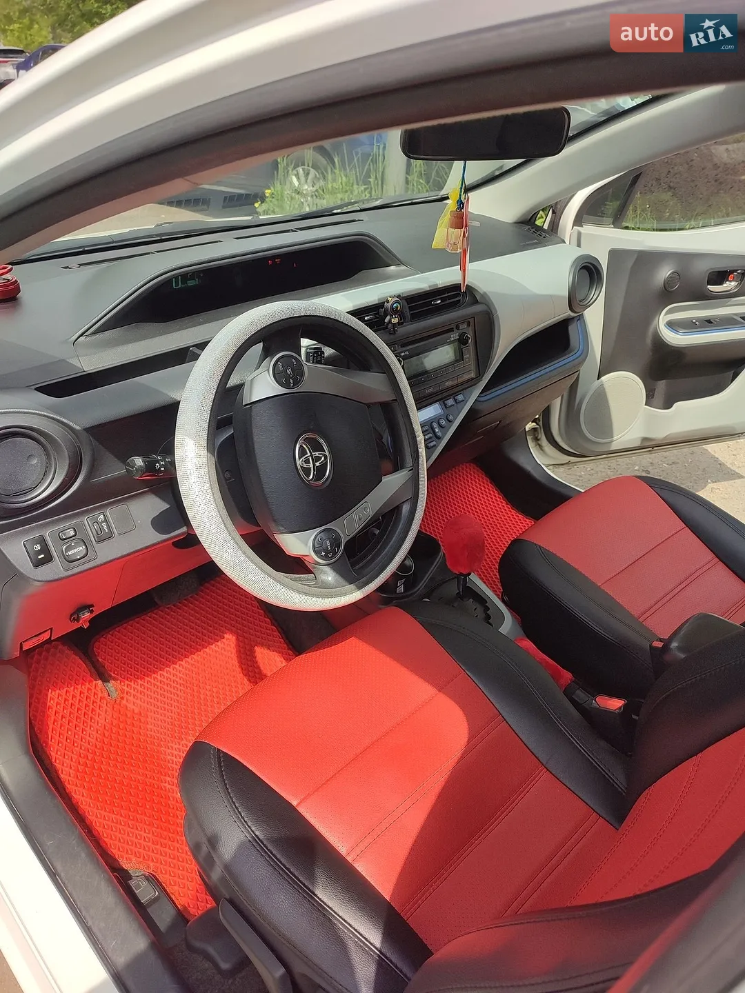 2012 Toyota Prius c - мініатюра 5