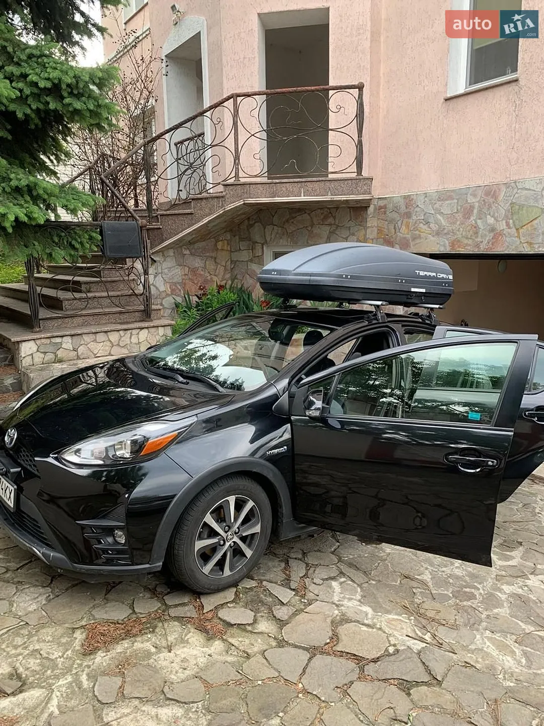 2017 Toyota Prius c - фото 1