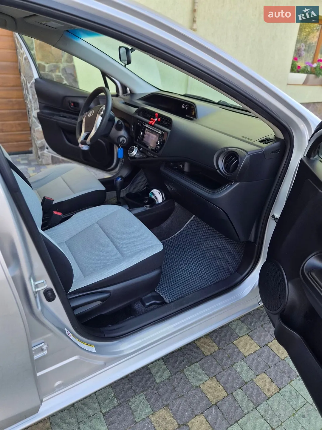 2015 Toyota Prius c - мініатюра 11