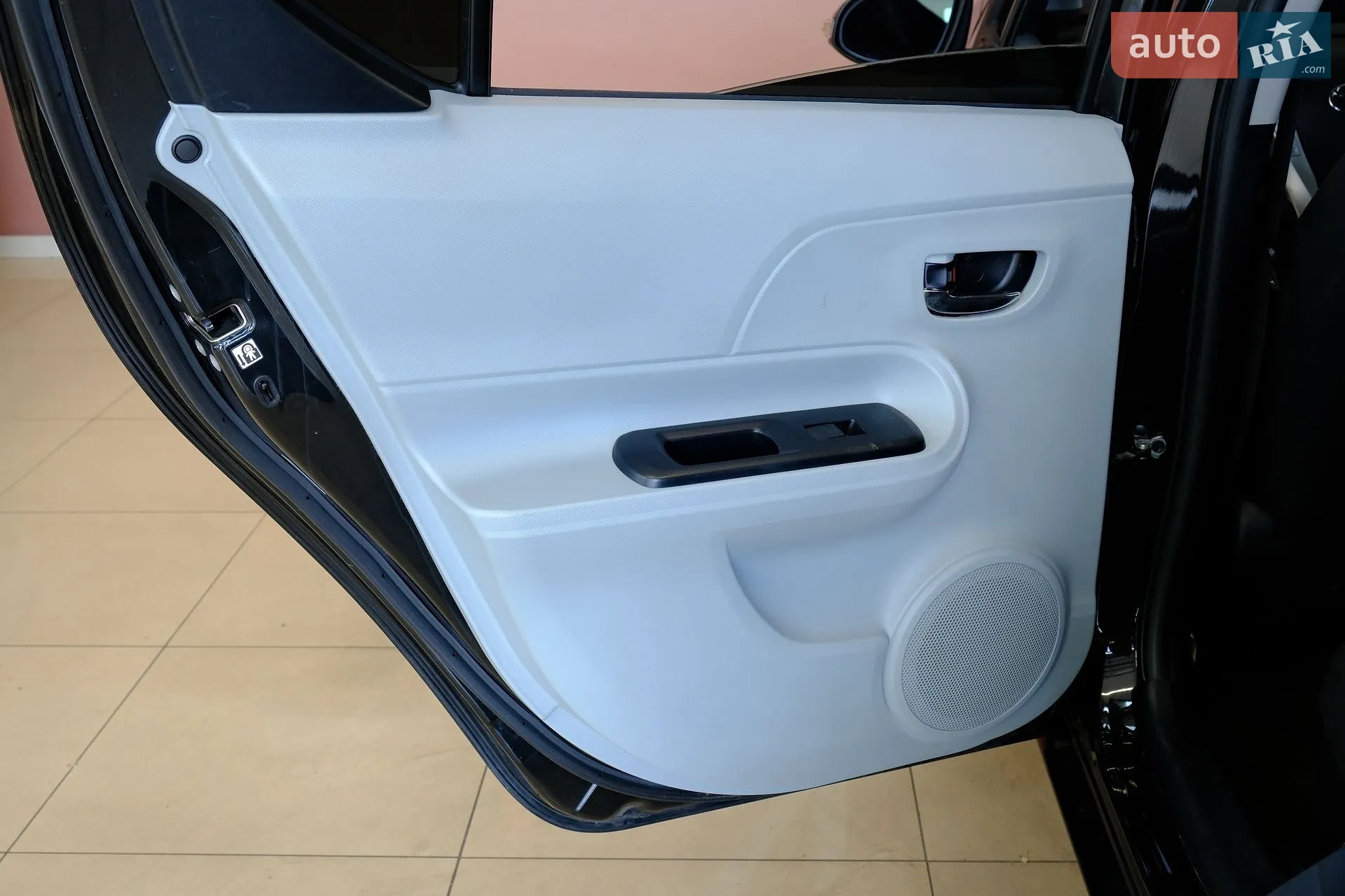 2013 Toyota Prius c - мініатюра 32