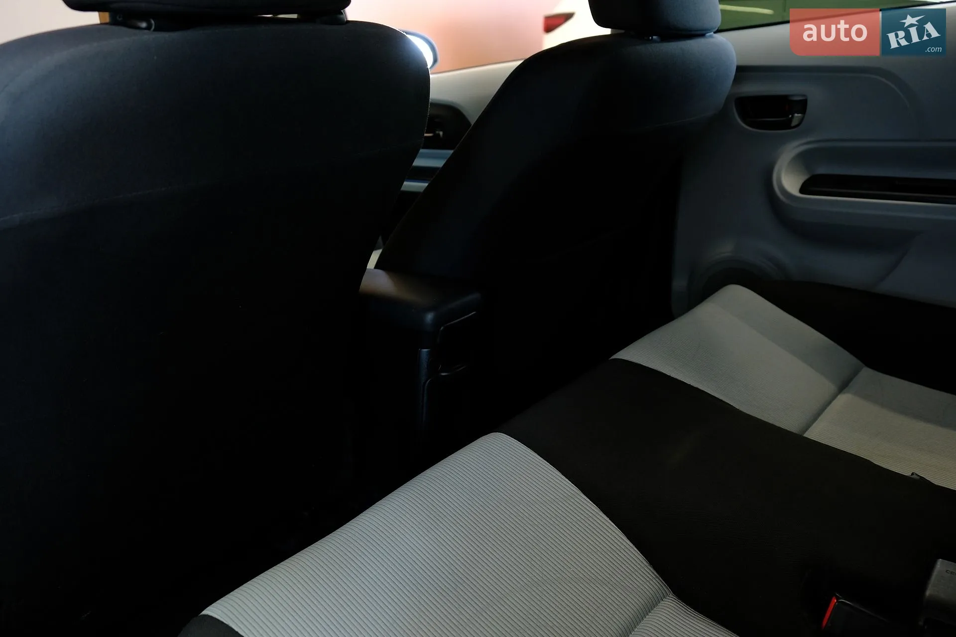 2013 Toyota Prius c - мініатюра 36