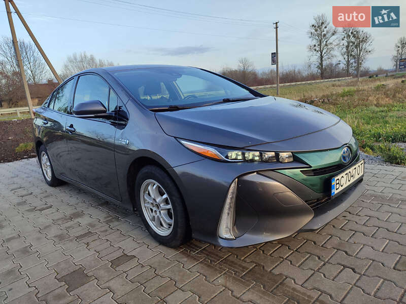 Хетчбек Toyota Prius Prime 2016 в Жовкві