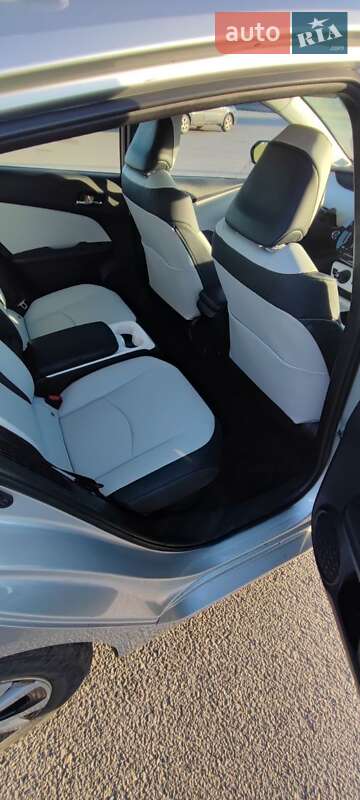 Хэтчбек Toyota Prius Prime 2017 в Днепре фото 8 Хэтчбек Toyota Prius Prime 2017 в Днепре