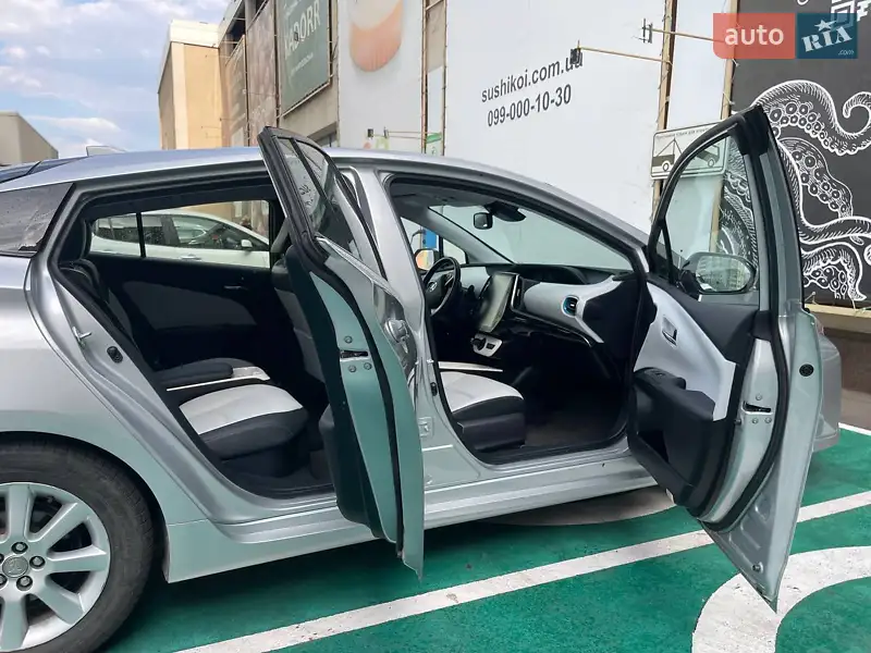 Toyota Prius Prime 2017 VIN JTDKARFP8H3033465 фото оголошення 14 з 61
