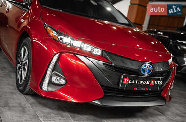 Хэтчбек Toyota Prius Prime 2017 в 