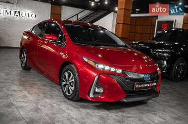 Хэтчбек Toyota Prius Prime 2017 в 