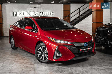 Хэтчбек Toyota Prius Prime 2017 в 