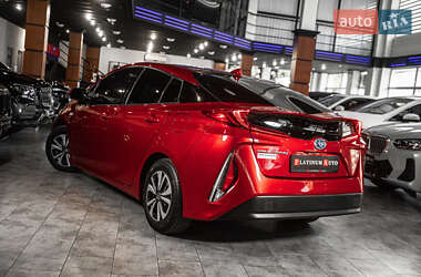 Хэтчбек Toyota Prius Prime 2017 в 