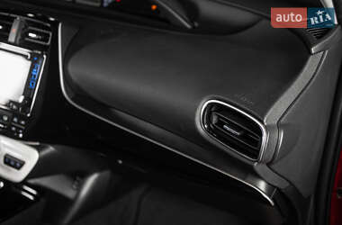 Хэтчбек Toyota Prius Prime 2017 в 