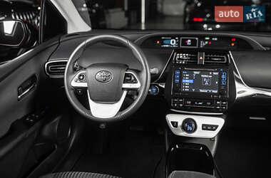 Хэтчбек Toyota Prius Prime 2017 в 