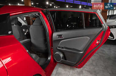 Хэтчбек Toyota Prius Prime 2017 в 