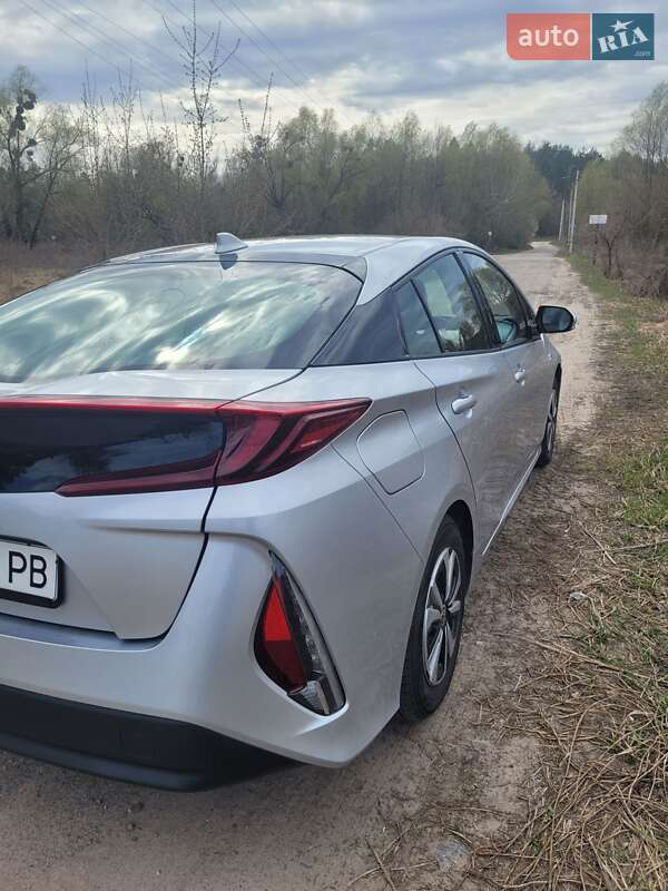 Хэтчбек Toyota Prius Prime 2017 в Киеве