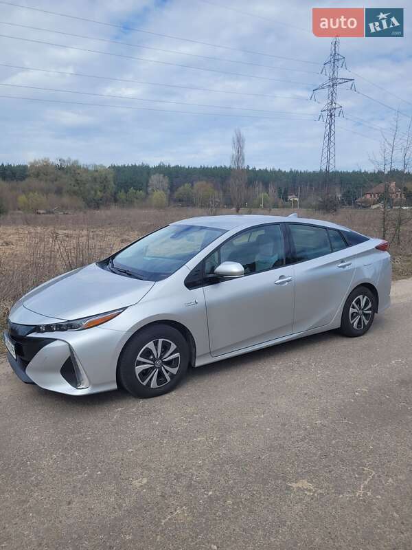 Хэтчбек Toyota Prius Prime 2017 в Киеве