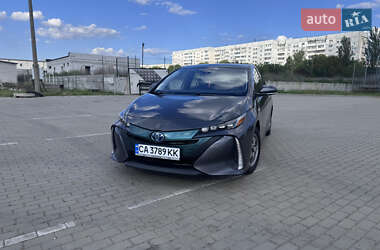 Хэтчбек Toyota Prius Prime 2016 в Черкассах