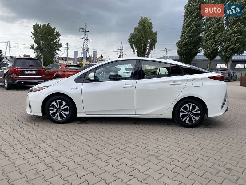 Хэтчбек Toyota Prius Prime 2017 в Киеве