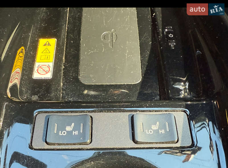 Хэтчбек Toyota Prius Prime 2021 в Киеве фото 7 Хэтчбек Toyota Prius Prime 2021 в Киеве