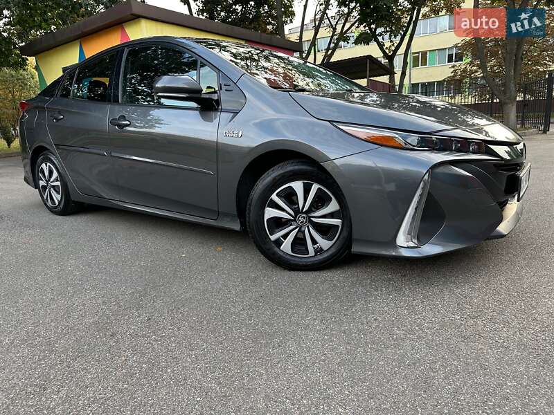 Хэтчбек Toyota Prius Prime 2018 в Киеве фото 3 Хэтчбек Toyota Prius Prime 2018 в Киеве