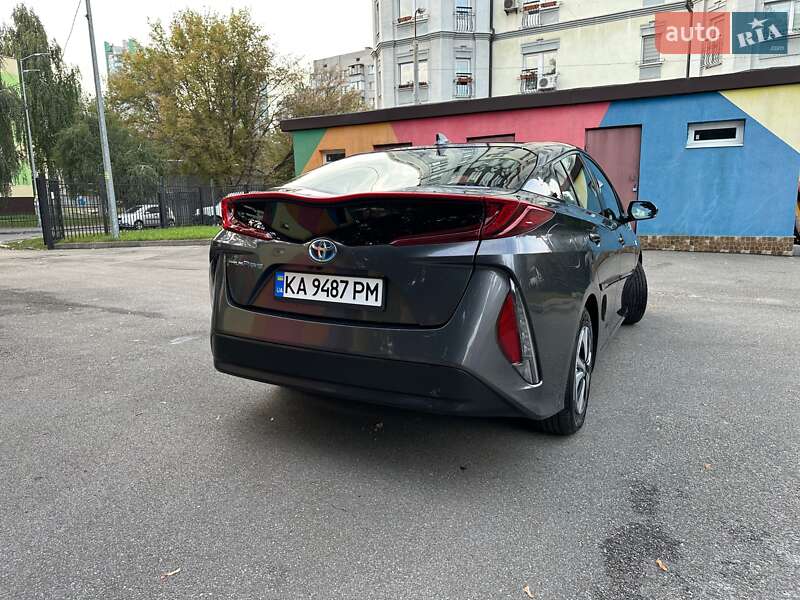 Хэтчбек Toyota Prius Prime 2018 в Киеве фото 4 Хэтчбек Toyota Prius Prime 2018 в Киеве