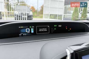 Хэтчбек Toyota Prius Prime 2019 в 
