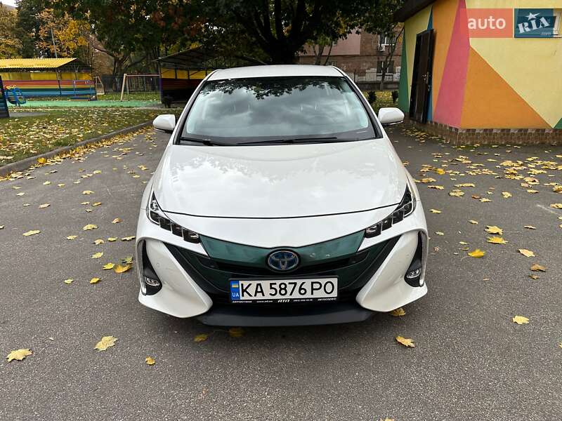 Хэтчбек Toyota Prius Prime 2019 в Киеве