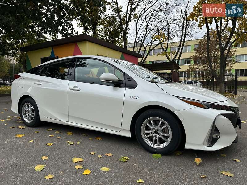 Хэтчбек Toyota Prius Prime 2019 в Киеве
