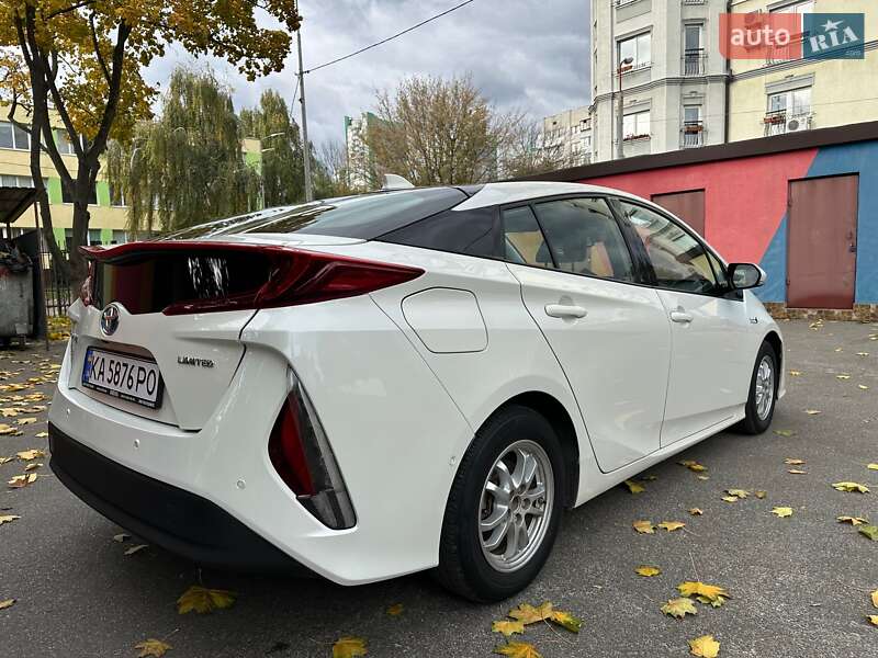 Хэтчбек Toyota Prius Prime 2019 в Киеве