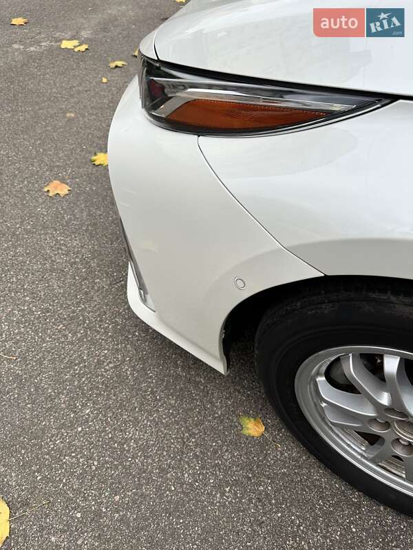 Хэтчбек Toyota Prius Prime 2019 в Киеве