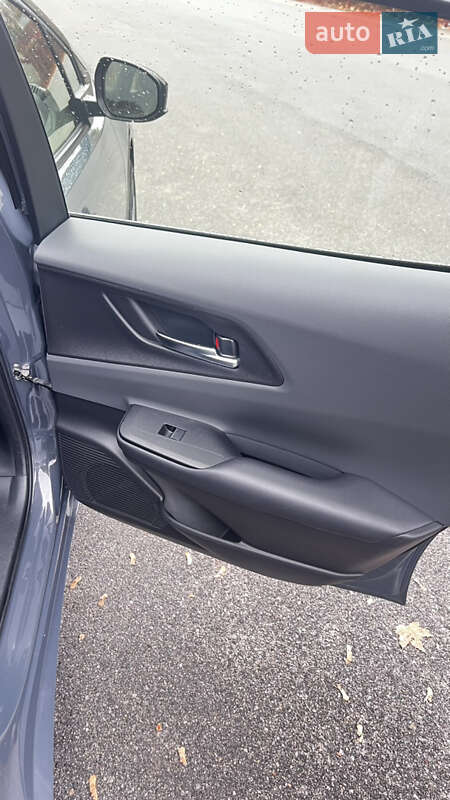 Хэтчбек Toyota Prius Prime 2023 в Днепре фото 13 Хэтчбек Toyota Prius Prime 2023 в Днепре