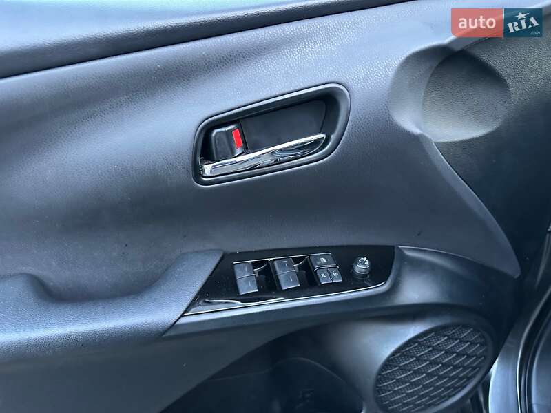 Хэтчбек Toyota Prius Prime 2019 в Киеве фото 10 Хэтчбек Toyota Prius Prime 2019 в Киеве