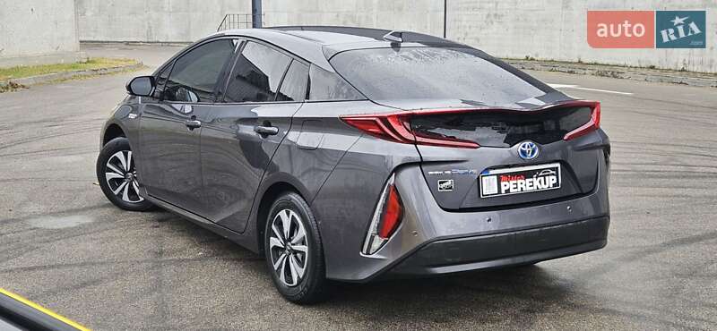 Хэтчбек Toyota Prius Prime 2018 в Киеве