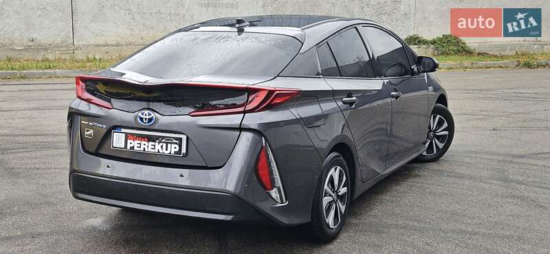 Хэтчбек Toyota Prius Prime 2018 в Киеве