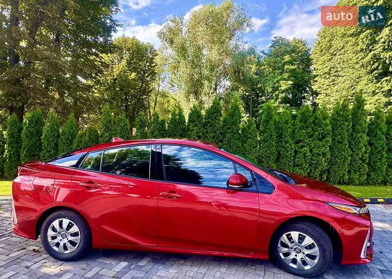 Хэтчбек Toyota Prius Prime 2017 в Киеве