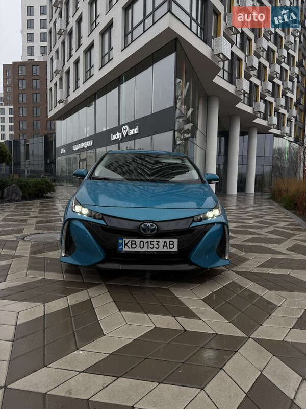 Хэтчбек Toyota Prius Prime 2020 в Киеве фото Хэтчбек Toyota Prius Prime 2020 в Киеве