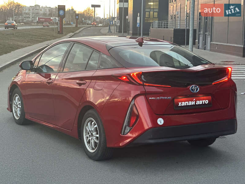 Хэтчбек Toyota Prius Prime 2017 в Киеве