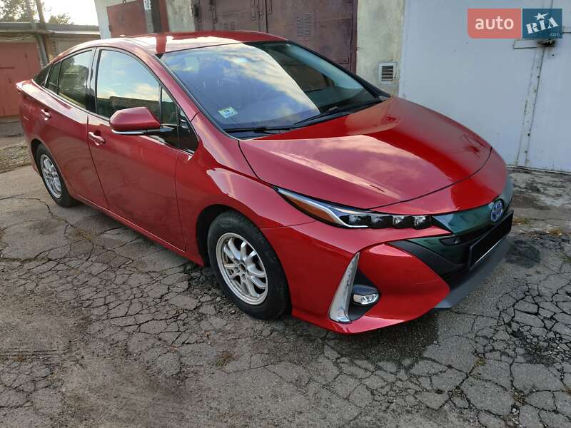 Хэтчбек Toyota Prius Prime 2017 в Ужгороде