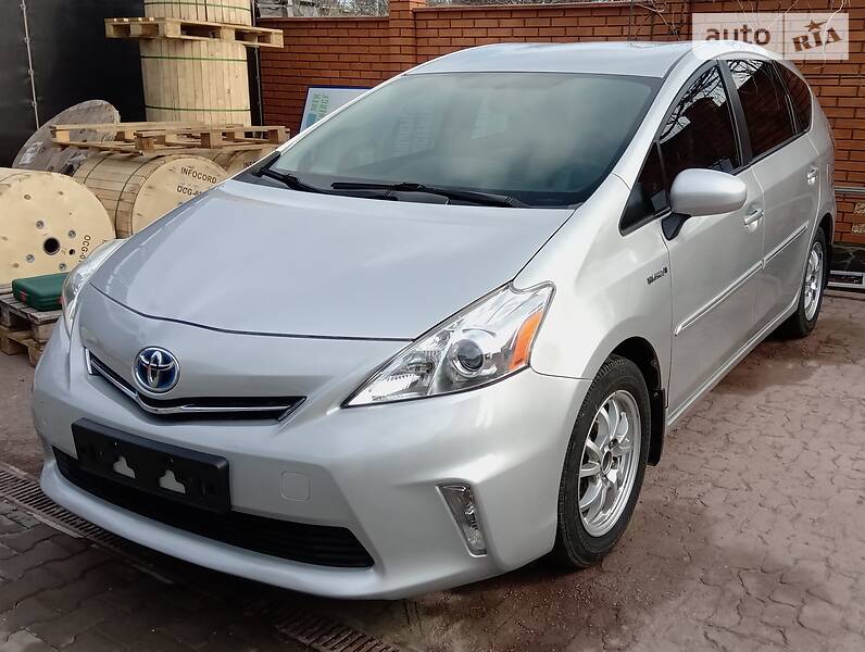 Універсал Toyota Prius v 2012 в Одесі