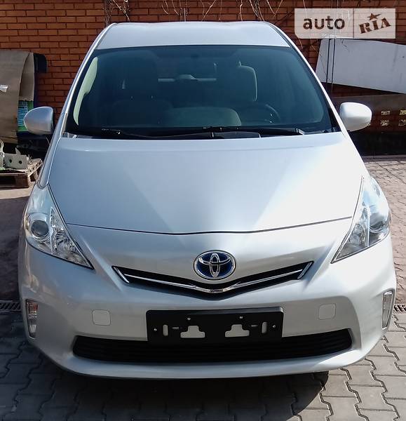Універсал Toyota Prius v 2012 в Одесі