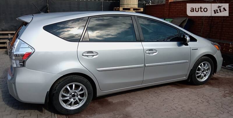 Універсал Toyota Prius v 2012 в Одесі