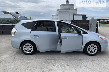 Універсал Toyota Prius v 2012 в Києві