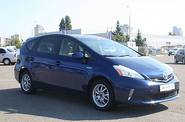 Універсал Toyota Prius v 2011 в Києві