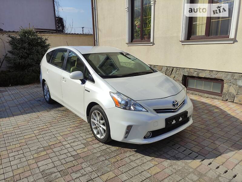 Універсал Toyota Prius v 2013 в Одесі