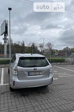 Универсал Toyota Prius v 2013 в Киеве