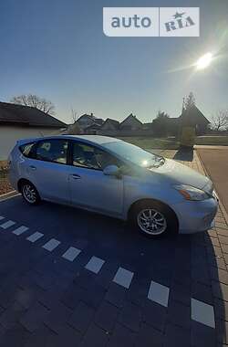 Универсал Toyota Prius v 2013 в Львове