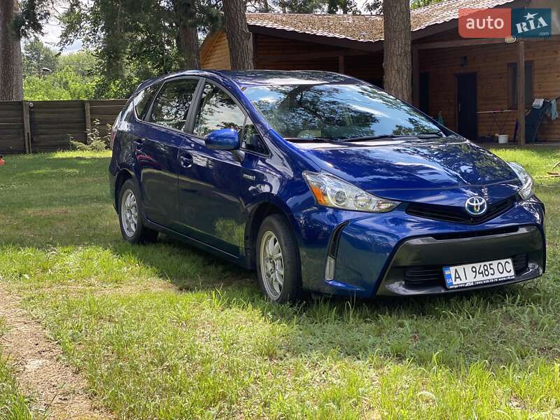 Универсал Toyota Prius v 2017 в Киеве